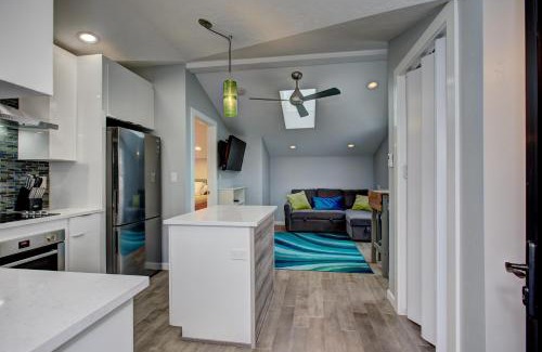 North End Apartamento | The Lilly Pad Brand New in Hyde Park! Pet Friendly, fully fenced yard, walking distance to Hyde Park shops, and dining and Camel's Back Park