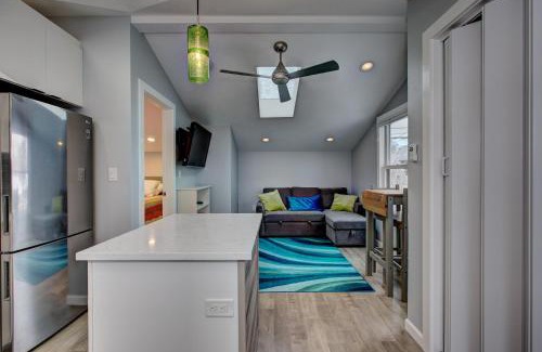 North End Apartamento | The Lilly Pad Brand New in Hyde Park! Pet Friendly, fully fenced yard, walking distance to Hyde Park shops, and dining and Camel's Back Park