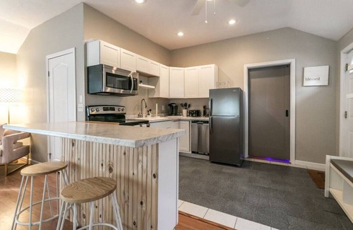 Sylvan Beach Apartamento | Sylvans Hidden Gem "The Lilly Pad" w/ Murphy Bed! Internal name: Lilly - Studio sleeps 4