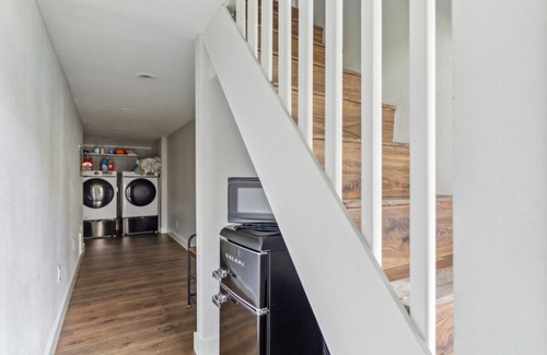 Harrison/Denny-Blaine Apartamento | The Lily Suite: better than a hotel, free laundry