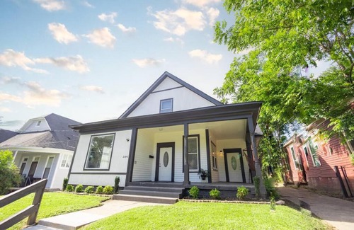 Midtown Casa | The Linden House - Contemporary & Spacious Home in Heart of Midtown Memphis!