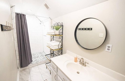 Midtown Casa | The Linden House - Contemporary & Spacious Home in Heart of Midtown Memphis!