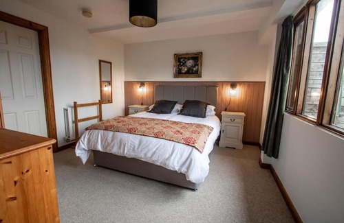 Hele Casa | The Linhay at Hewish Mill