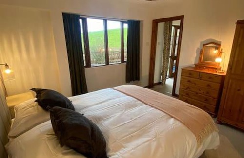 Hele Casa | The Linhay at Hewish Mill