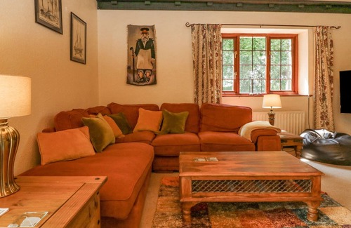 Brayford Cabaña | THE LINHAY, pet friendly, with hot tub in Bratton Fleming