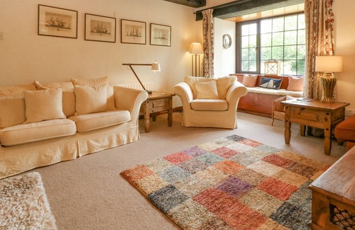 Brayford Cabaña | THE LINHAY, pet friendly, with hot tub in Bratton Fleming