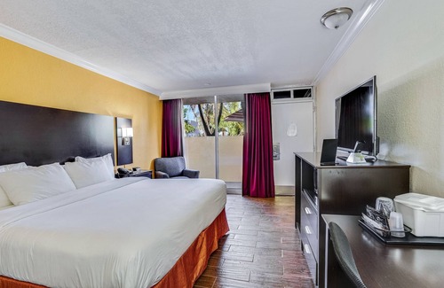 Lake Ridge Hotel | The Link Hotel on Sunrise