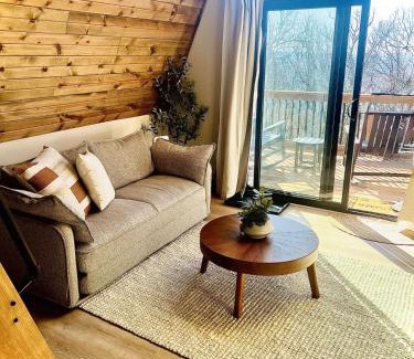 Ironton Casa | The Linkin, a cozy mountain cabin with King Bed