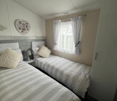 Girvan Otro | The Linwood at StrathavonRentals