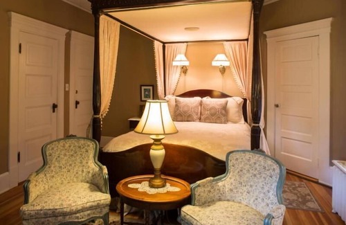 Historic Montford Cama Y Desayuno | The Lion and the Rose B&B