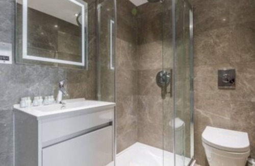 Leyton Hotel | The Lion & Key Hotel