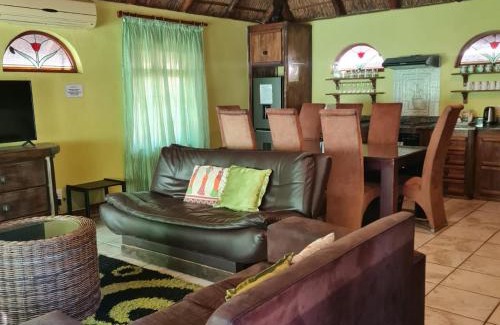 Lindequesdrif Cabina | The Lion Lodge Vaal
