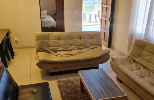 Lindequesdrif Cabina | The Lion Lodge Vaal