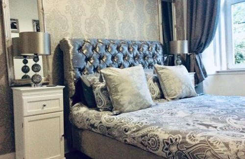 Gourock Apartamento | THE LION'S DEN ON ROYAL STREET