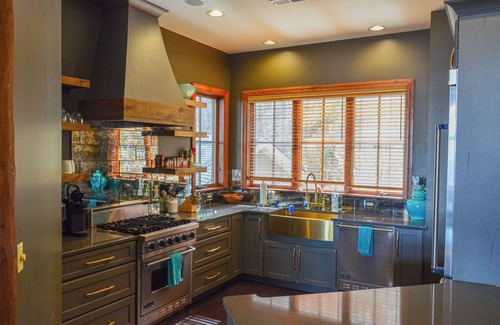 Burnsville Villa | The Lions Den - Club Access