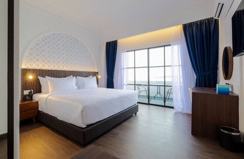 Malacca City Hotel | The Lisbon Melaka, Trademark Collection by Wyndham