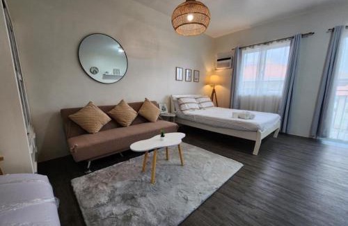 Canlubang Apartamento | The Little Abode Nuvali - Smart Studio Unit with Balcony & free pool access