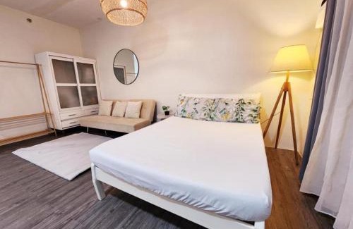 Canlubang Apartamento | The Little Abode Nuvali - Smart Studio Unit with Balcony & free pool access