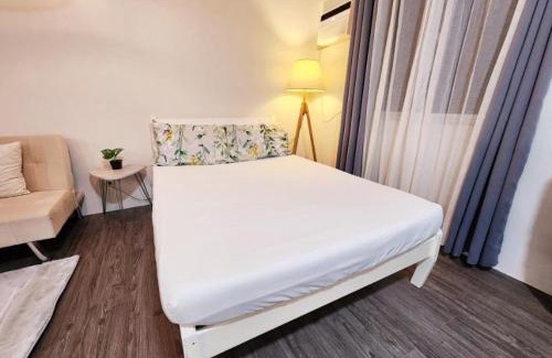 Canlubang Apartamento | The Little Abode Nuvali - Smart Studio Unit with Balcony & free pool access