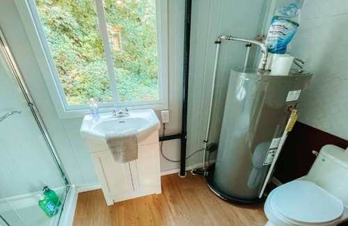 Powell River Cabaña | The Little Beach Side CottageA18