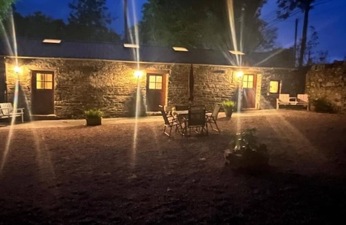 County Cavan Cabaña | The Little Gem Stone Cottage Romantic Lakeside Retreat: Hot Tub, Sauna & Kayaks