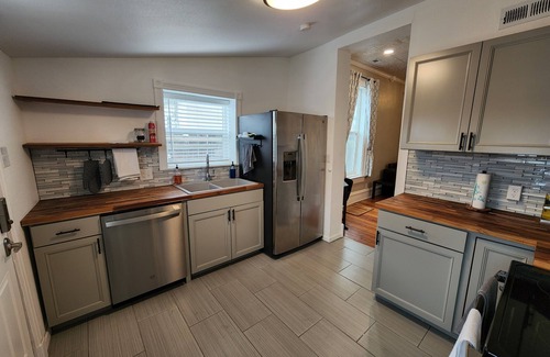 Pueblo Casa | The Little Green House Cozy & Centrally Located Near the Riverwalk/Downtown