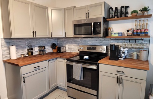 Pueblo Casa | The Little Green House Cozy & Centrally Located Near the Riverwalk/Downtown
