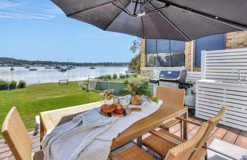 Rathmines Casa | The Little Lake House Waterfront Escape