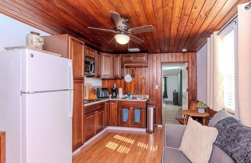 Largo Apartamento | The Little Largo Cabin - 30 Day Minimum Stay