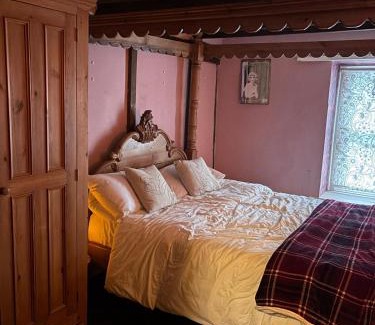 Machynlleth Casa | The Little Laura Ashley House