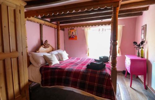 Machynlleth Casa | The Little Laura Ashley House