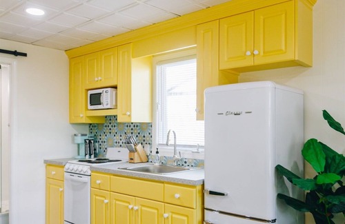 Rock Hill Casa | The Little Lemon Studio | King Bed | Office Space | Walk to Winthrop