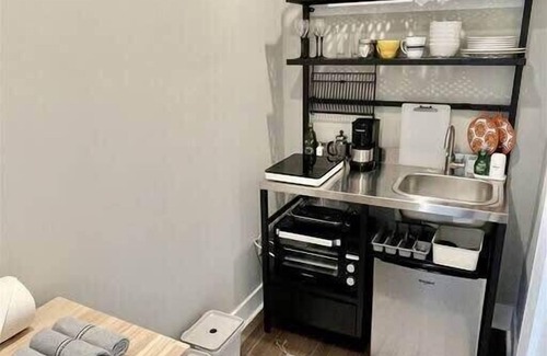 Brookland Apartamento | The Little Nest! Charming Brookland Guest Suite+ Parking!