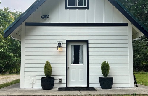 Glacier Cabina | The Little Tiny Cabin "LTC"