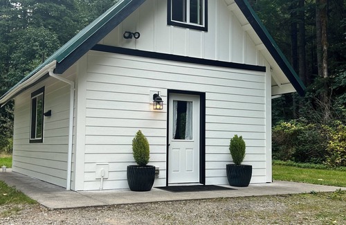 Glacier Cabina | The Little Tiny Cabin "LTC"