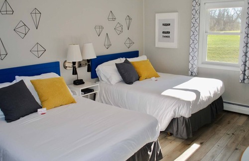 Mount Horeb Casa | THE LITTLE VILLAGE , 2 Full Beds 104