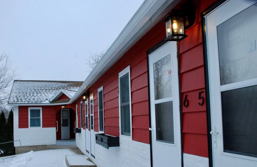 Mount Horeb Casa | THE LITTLE VILLAGE , 2 Full Beds 104