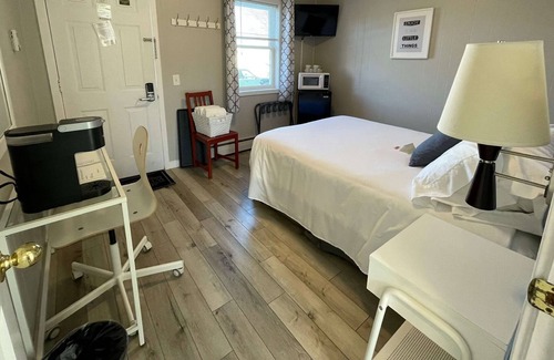 Mount Horeb Casa | THE LITTLE VILLAGE , Full Bed 108