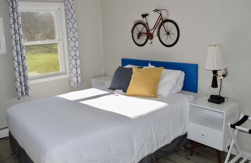 Mount Horeb Casa | THE LITTLE VILLAGE , Full Bed 108
