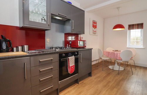 Milton-under-Wychwood Casa | THE LITTLE WHITE COTTAGE, family friendly in Milton-Under-Wychwood