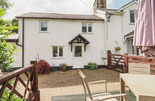 Llanferres Cabaña | La casita blanca, RUTHIN