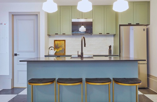Shaughnessy Village Apartamento | The Liverpool – 3-Bedroom, 1.5-Bath Apartment in Downtown Montreal with Parking