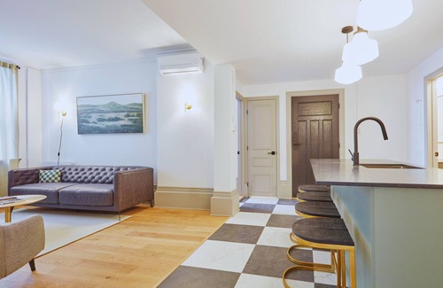 Shaughnessy Village Apartamento | The Liverpool – 3-Bedroom, 1.5-Bath Apartment in Downtown Montreal with Parking