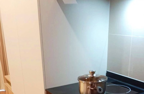 Phasi Charoen Condominio | The Livin Phetkasem High Rise Condo for rent near MRT and the convenience store.
