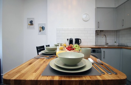 Caerau Apartamento | ◑3.5mile drive to City◑Parking◑WiFi◑Sleeps4◑