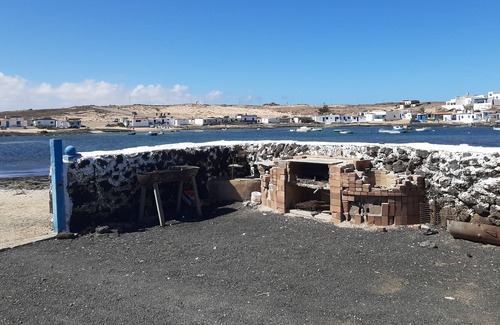 La Oliva Cabina | La langosta Shack se encuentra en la playa de Majanicho, dentro de un antiguo pueblo de pescadores.