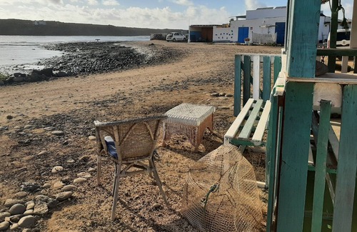 La Oliva Cabina | La langosta Shack se encuentra en la playa de Majanicho, dentro de un antiguo pueblo de pescadores.