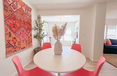 Mountain View Casa | The Local Giraffe ~ w/ firepit, convenient locatio