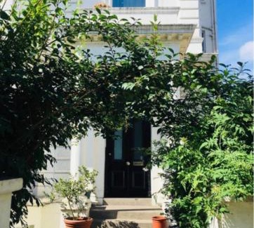 West Kensington Apartamento | The Location! Holland Park