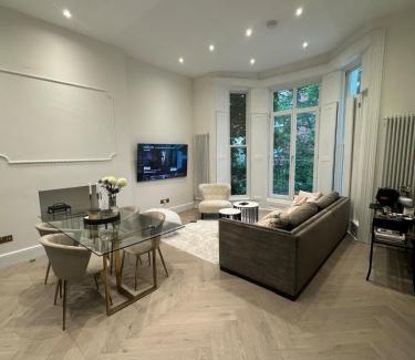 West Kensington Apartamento | The Location! Holland Park